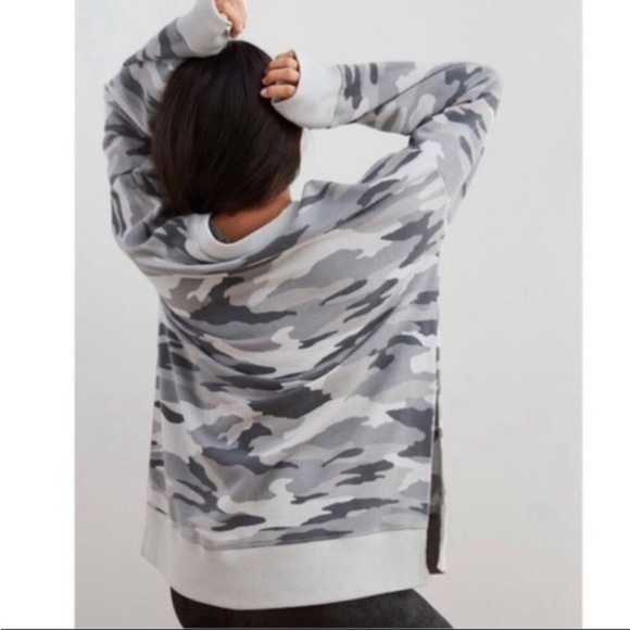 Aerie Gray Camo Crewneck Pullover Sweatshirt Sweater Side Slits Size Small - Picture 2 of 5